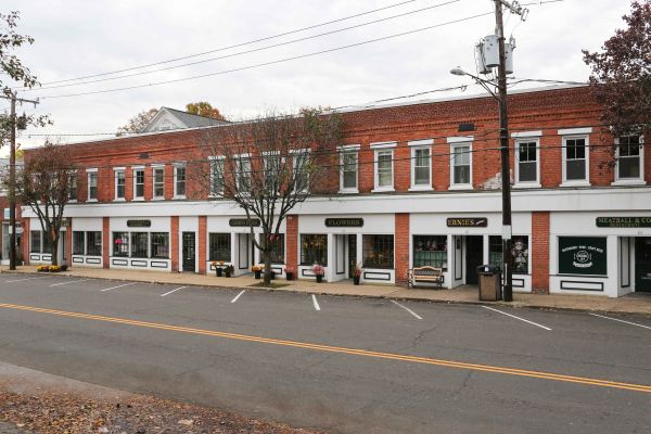 23-35 Tokeneke Road<br/>Darien, CT