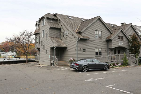 131 Rowayton Avenue<br/>Rowayton, CT